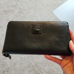 Dooney and bourke florentine zip wallet